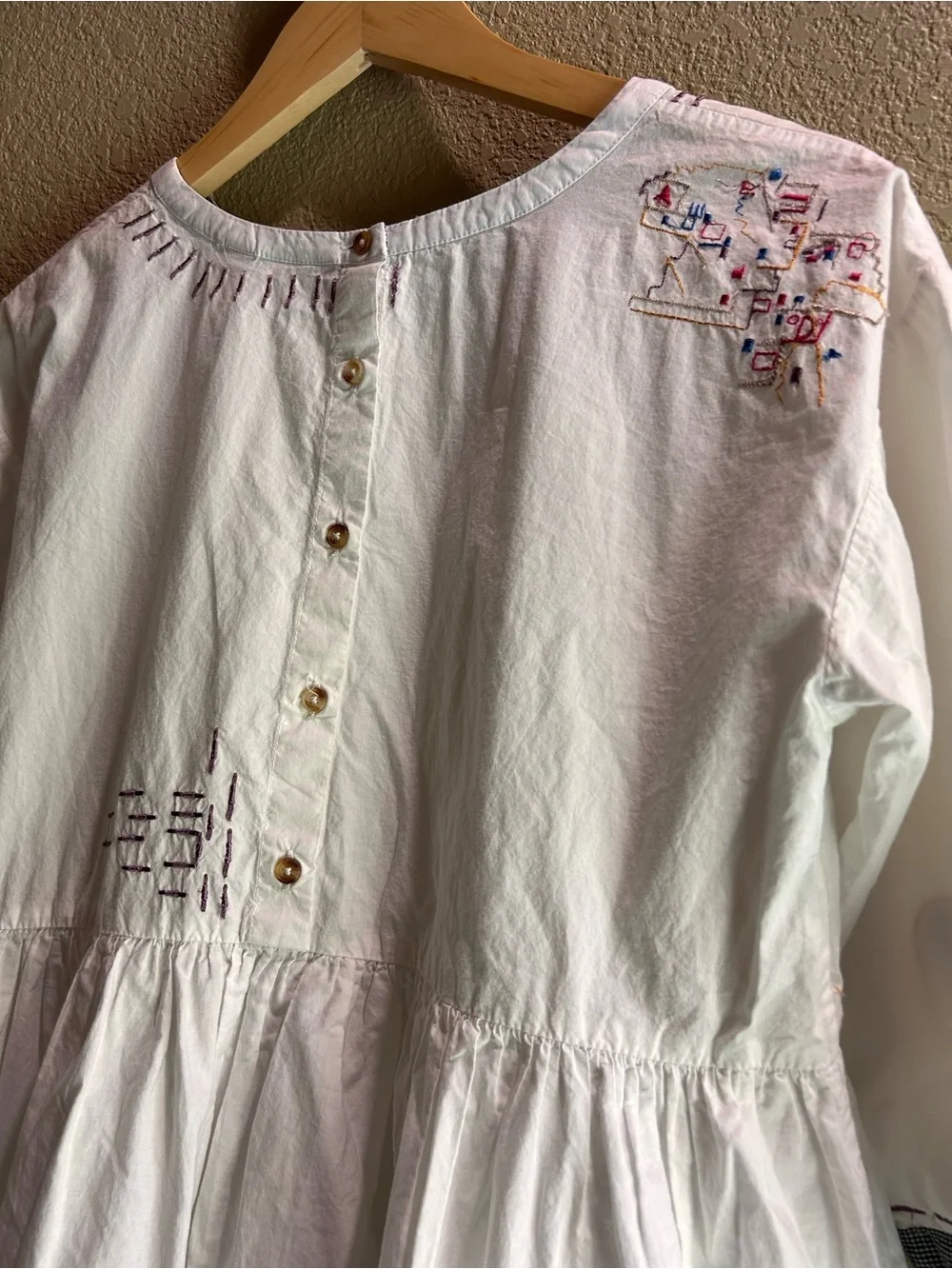 Anthropologie White Embroidered Peasant Top with Coastal Motifs Whimsical